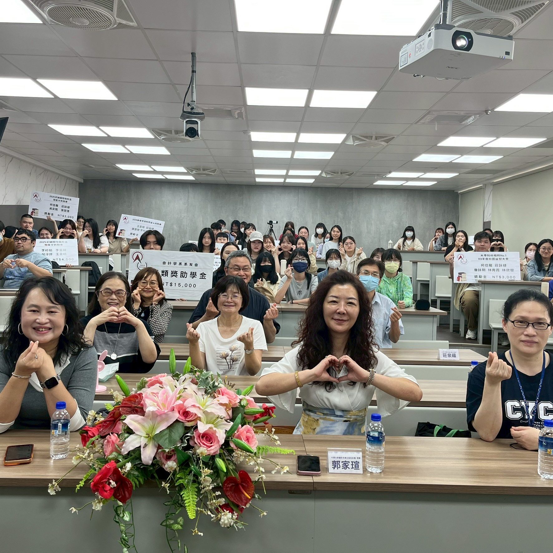 113-2 獎學金頒獎典禮暨 王嬿婷系友作品捐贈儀式